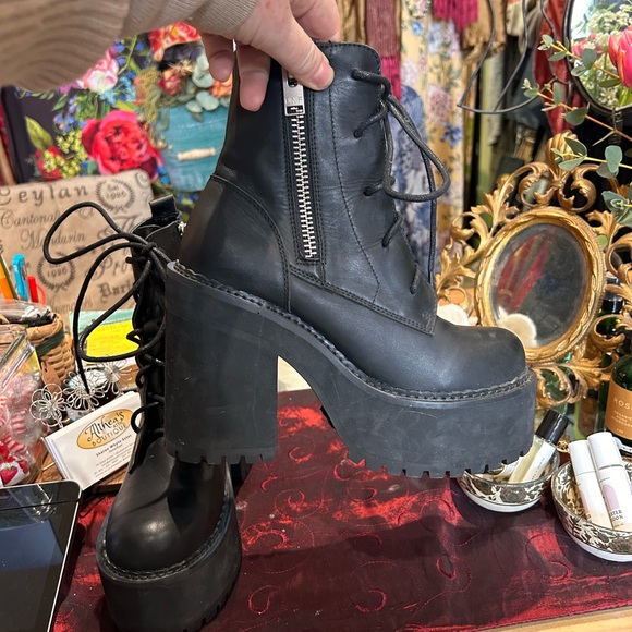 UNIF Choke Boot size 8 - Picture 8 of 8